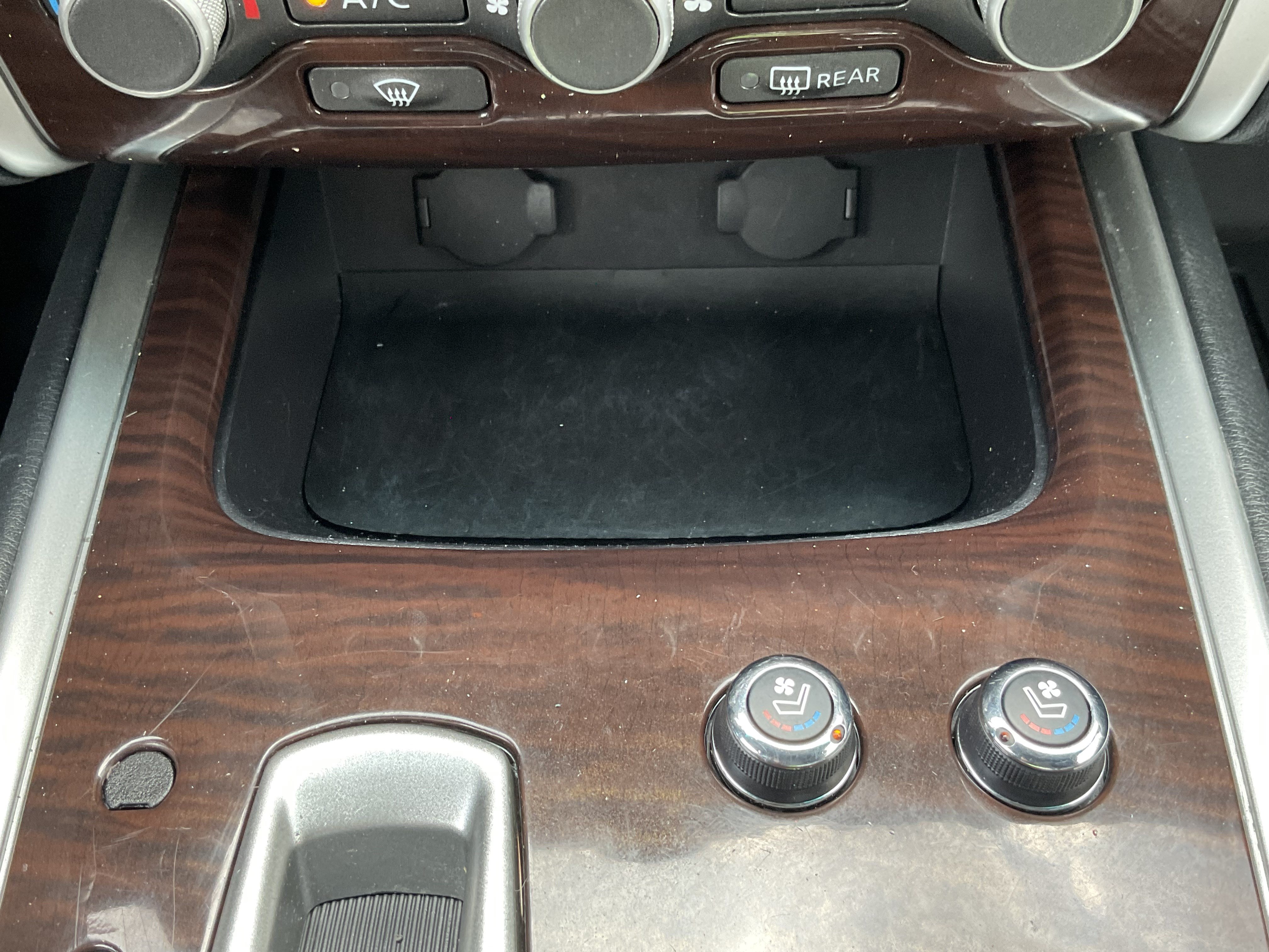 Used 2015 Nissan Pathfinder Platinum FWD image 19