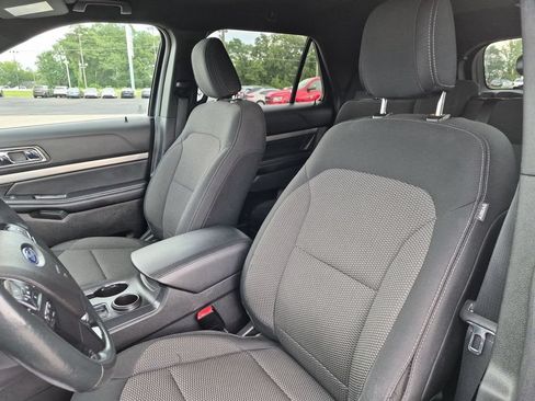 Used 2018 Ford Explorer XLT FWD image 15