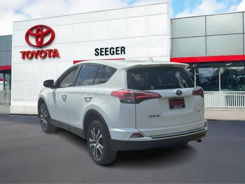 Used 2018 Toyota RAV4 LE w/ All Weather Liner Package FWD image 9