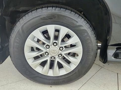 Used 2018 Lexus GX 460 Premium w/ Premium Package image 61