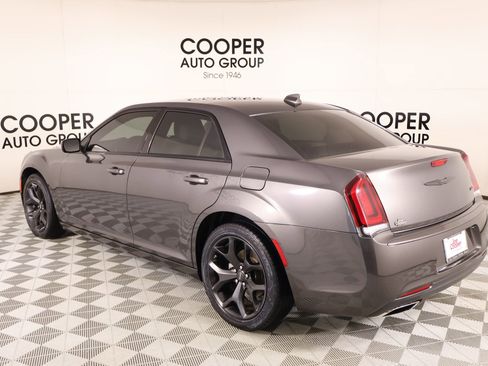 Used 2023 Chrysler 300 Touring w/ Sport Appearance Package RWD image 21