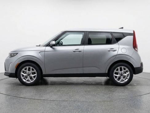 Used 2025 Kia Soul LX w/ LX Technology Package image 5