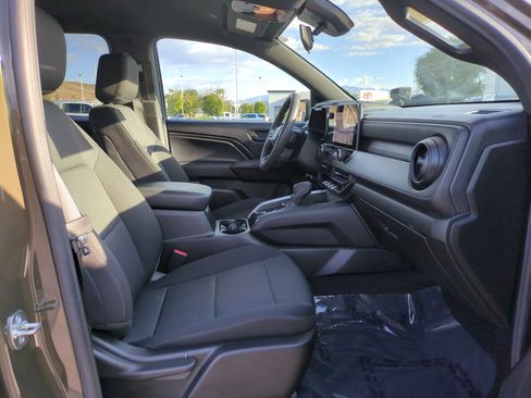 Used 2025 Chevrolet Colorado Trail Boss AWD/4WD image 31