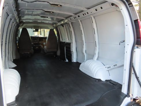 Used 2020 Chevrolet Express 2500 Extended w/ Driver Convenience Package image 12