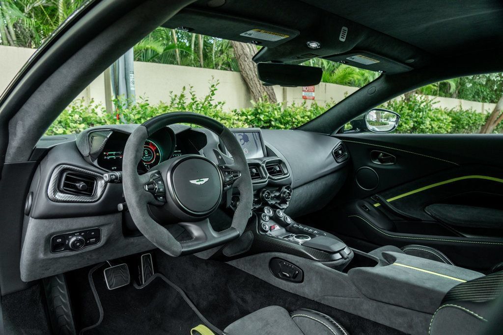 Used 2023 Aston Martin V8 Vantage Coupe RWD image 15
