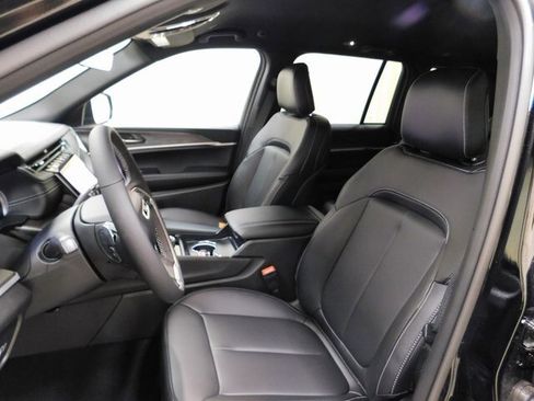 New 2025 Jeep Grand Cherokee Limited w/ Black Appearance Package image 9