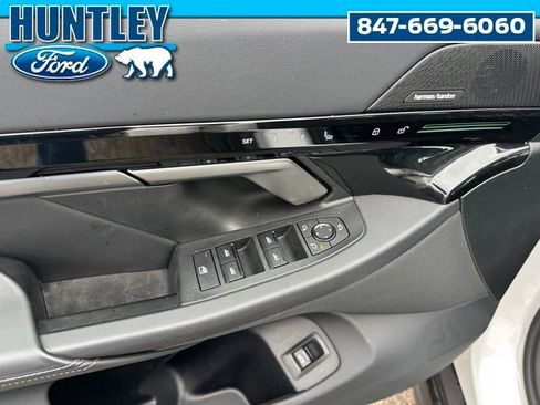 Used 2025 BMW 530i xDrive w/ Premium Package AWD/4WD image 16