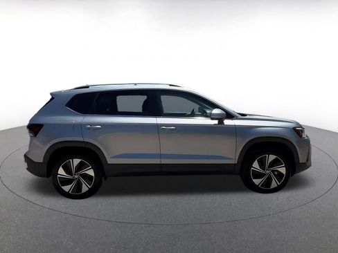 Used 2025 Volkswagen Taos SE image 16