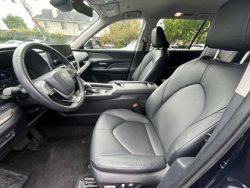 Used 2025 Toyota Grand Highlander FWD image 28