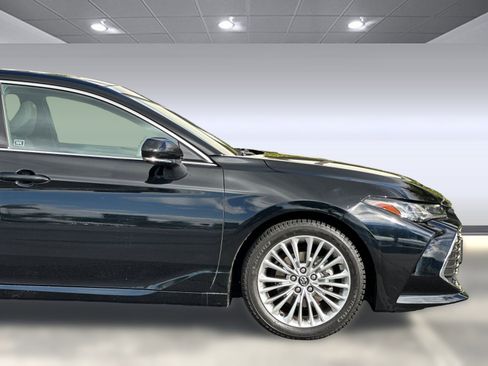 Used 2020 Toyota Avalon Limited image 35
