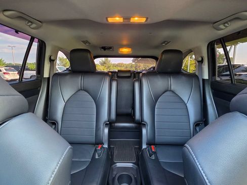Used 2022 Toyota Highlander XLE AWD/4WD image 33