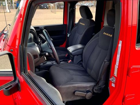 Used 2013 Jeep Wrangler Unlimited Sahara w/ Connectivity Group AWD/4WD image 7