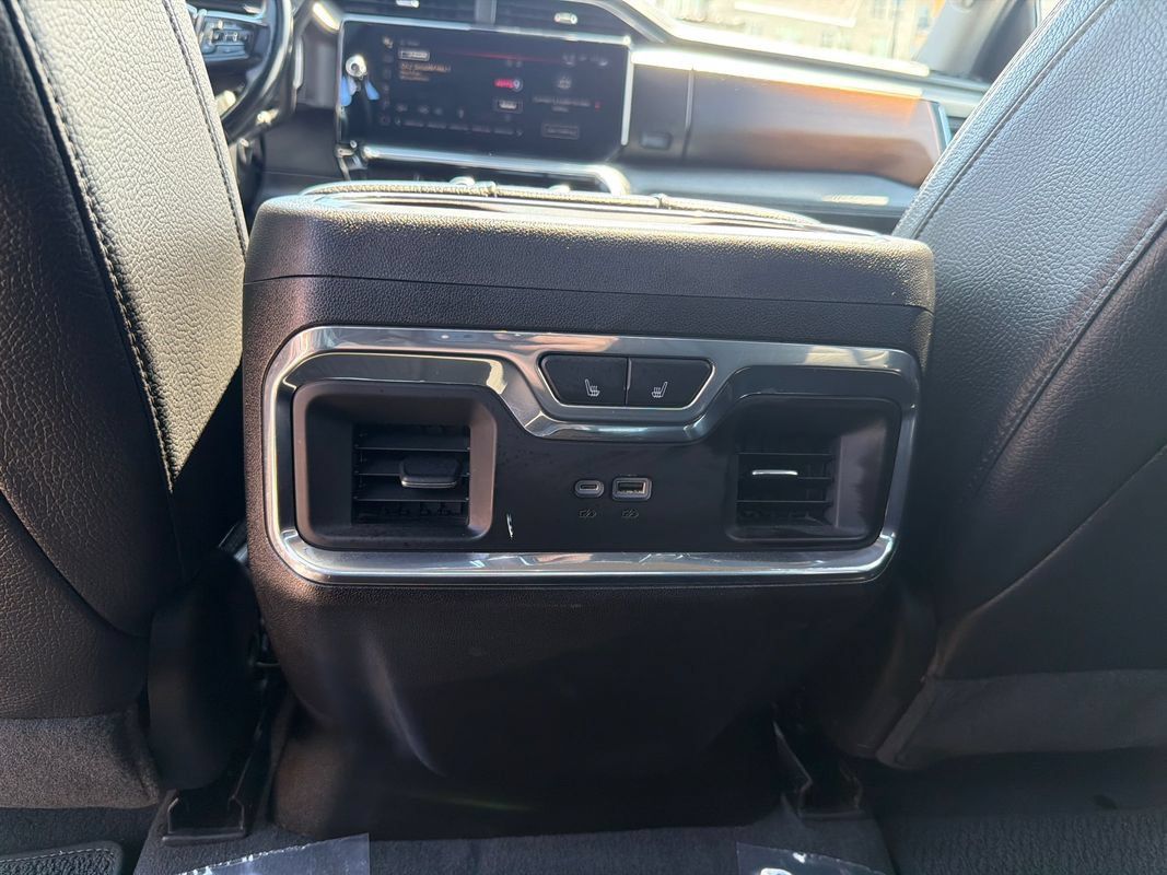 Used 2024 GMC Sierra 3500 Denali w/ Denali Reserve Package AWD/4WD image 16
