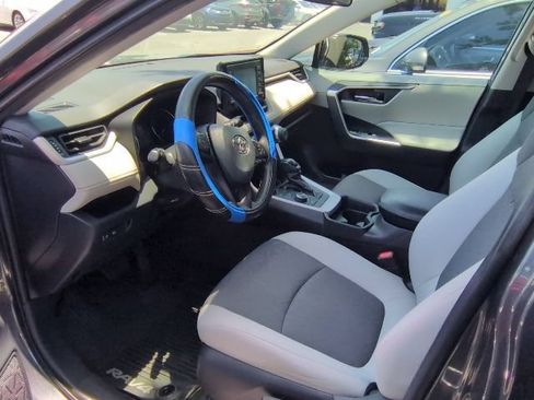 Used 2019 Toyota RAV4 XLE AWD/4WD image 6