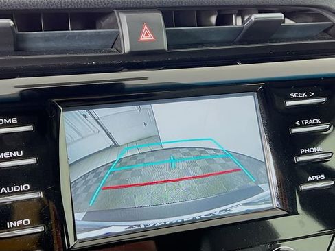 Used 2018 Toyota Camry SE image 11