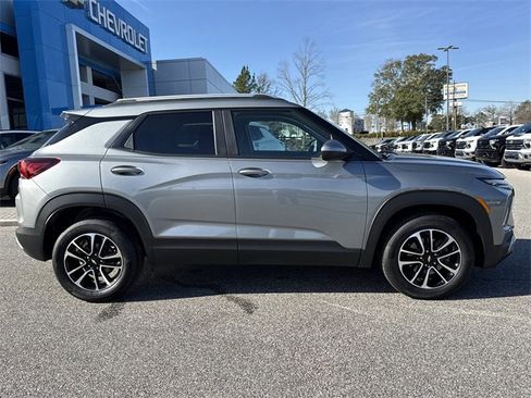 Used 2026 Chevrolet TrailBlazer LT w/ Convenience Package image 2