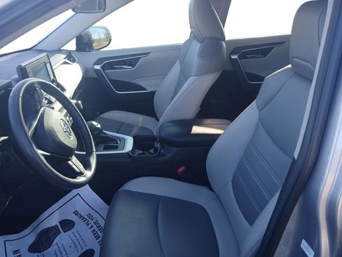 Used 2021 Toyota RAV4 XLE Premium image 10