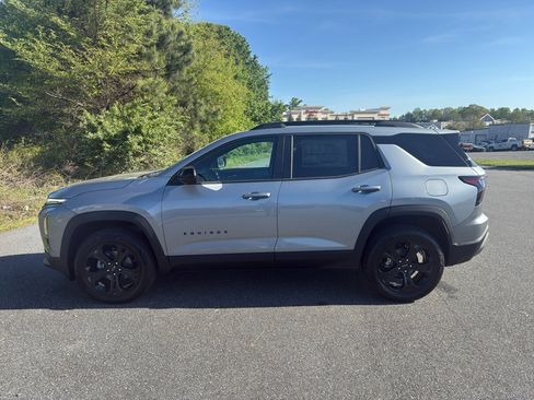 New 2026 Chevrolet Equinox LT w/ Convenience Package II FWD image 3