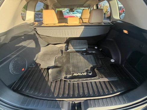Used 2019 Toyota RAV4 Limited AWD/4WD image 35