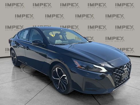 Used 2024 Nissan Altima 2.5 SR AWD/4WD image 7