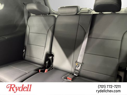 Used 2025 Buick Enclave Preferred AWD/4WD image 16