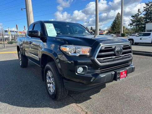 Certified 2018 Toyota Tacoma SR5 w/ SR5 Appearance Package (SM) image 3