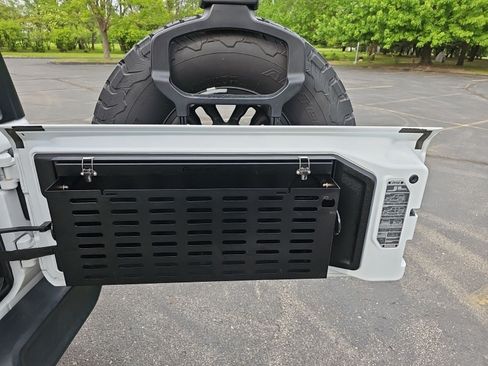 Used 2024 Jeep Wrangler Unlimited Sport AWD/4WD image 19