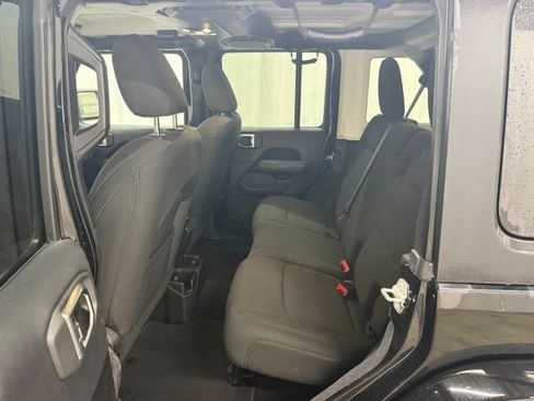 Used 2019 Jeep Wrangler Unlimited Sahara AWD/4WD image 20