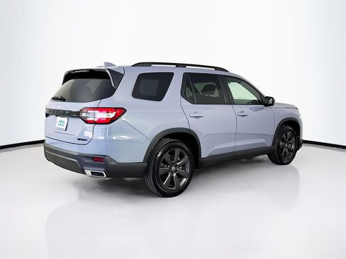 Used 2025 Honda Pilot Sport image 7