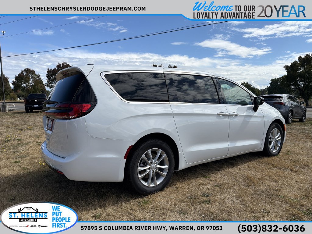 New 2027 Chrysler Pacifica Select FWD image 8