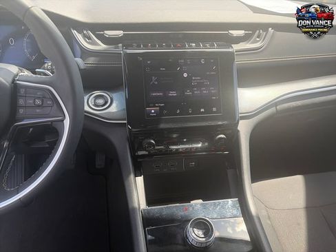 Certified 2023 Jeep Grand Cherokee Laredo AWD/4WD image 17
