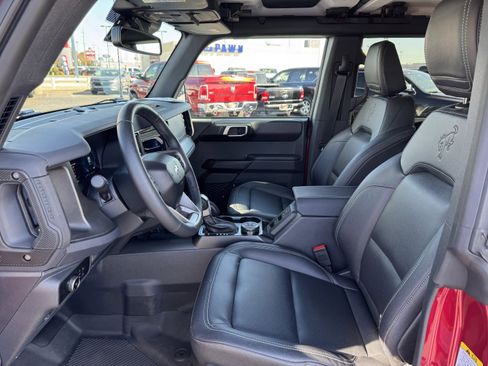 Used 2025 Ford Bronco Badlands image 25