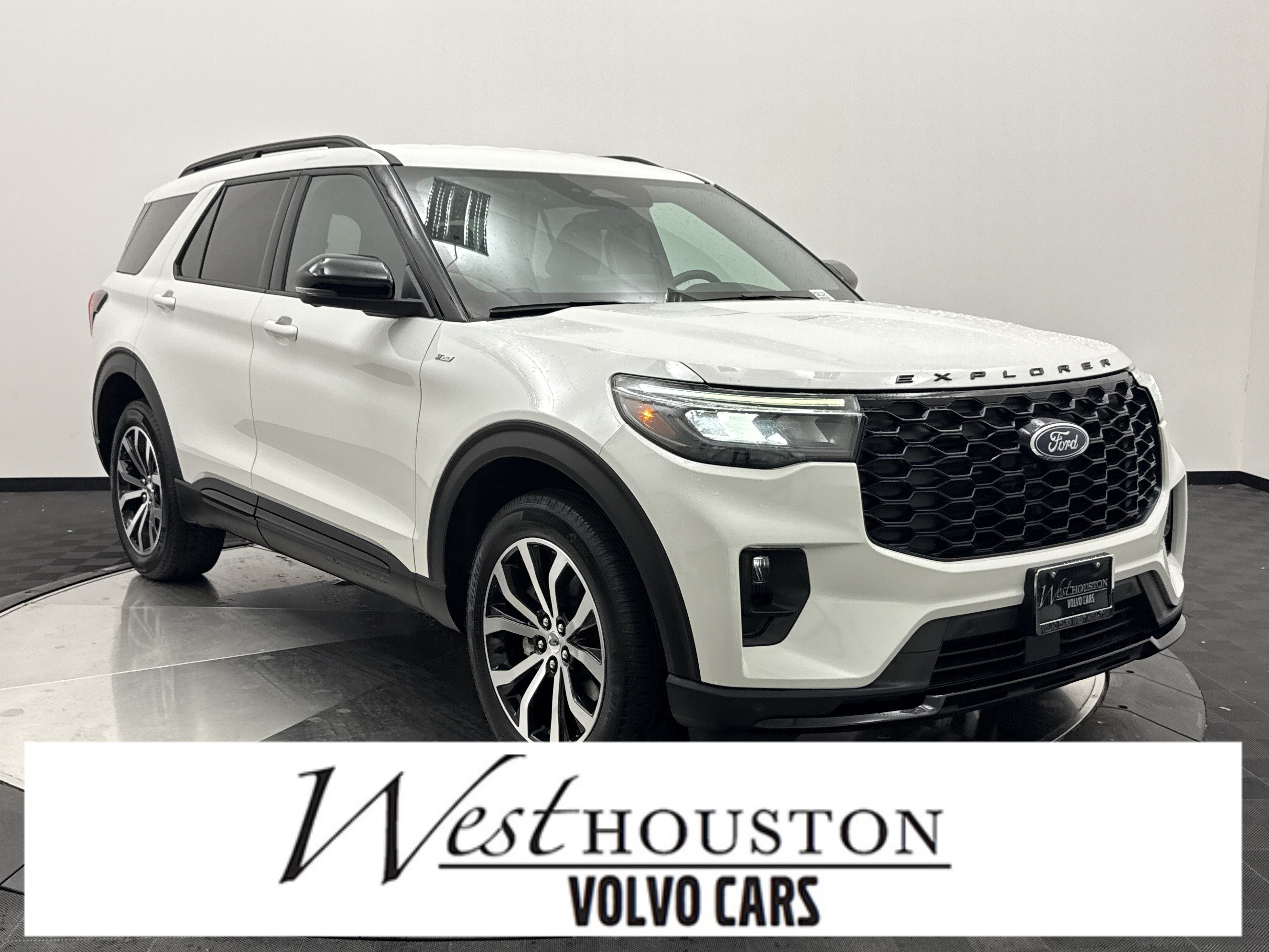 Used 2025 Ford Explorer ST-Line AWD/4WD image 1