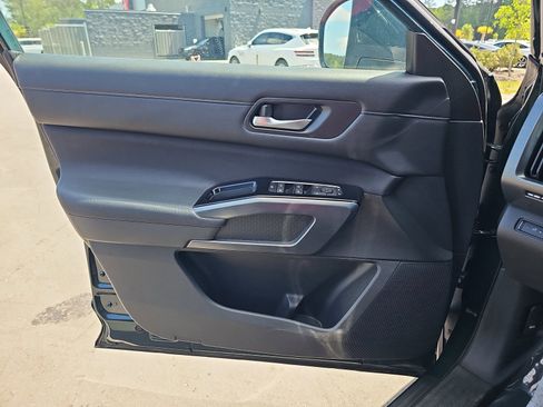 Used 2024 Nissan Pathfinder SL w/ SL Premium Package image 29