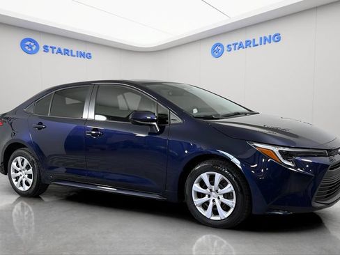 Used 2025 Toyota Corolla LE FWD image 13
