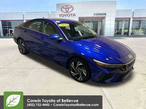 Used 2025 Hyundai Elantra Limited image 2