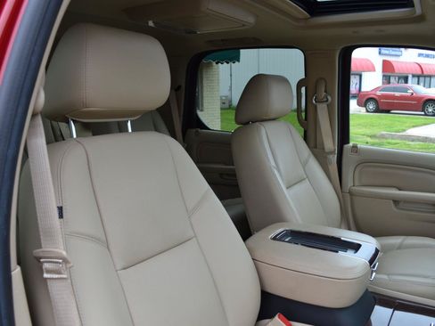 Used 2014 Cadillac Escalade Premium AWD/4WD image 36
