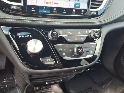 New 2026 Chrysler Pacifica Select image 12