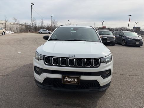 Used 2025 Jeep Compass Latitude image 8