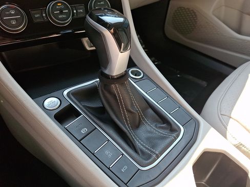 Used 2024 Volkswagen Jetta SE FWD image 14