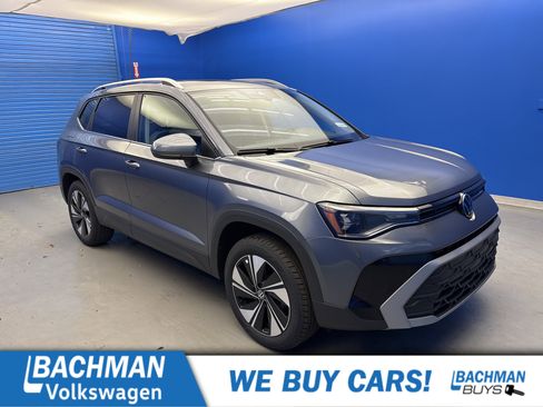 New 2026 Volkswagen Taos SE image 1