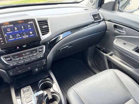 Used 2018 Honda Pilot Touring image 29