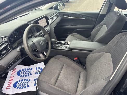 Used 2025 Toyota Camry LE image 6