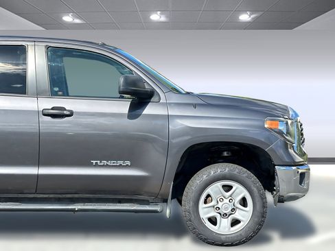 Used 2018 Toyota Tundra SR5 w/ SR5 Upgrade Package image 32