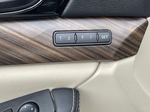 Used 2016 Nissan Maxima Platinum image 21