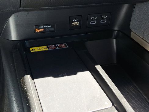 Used 2025 Toyota Camry LE w/ Convenience Package image 25