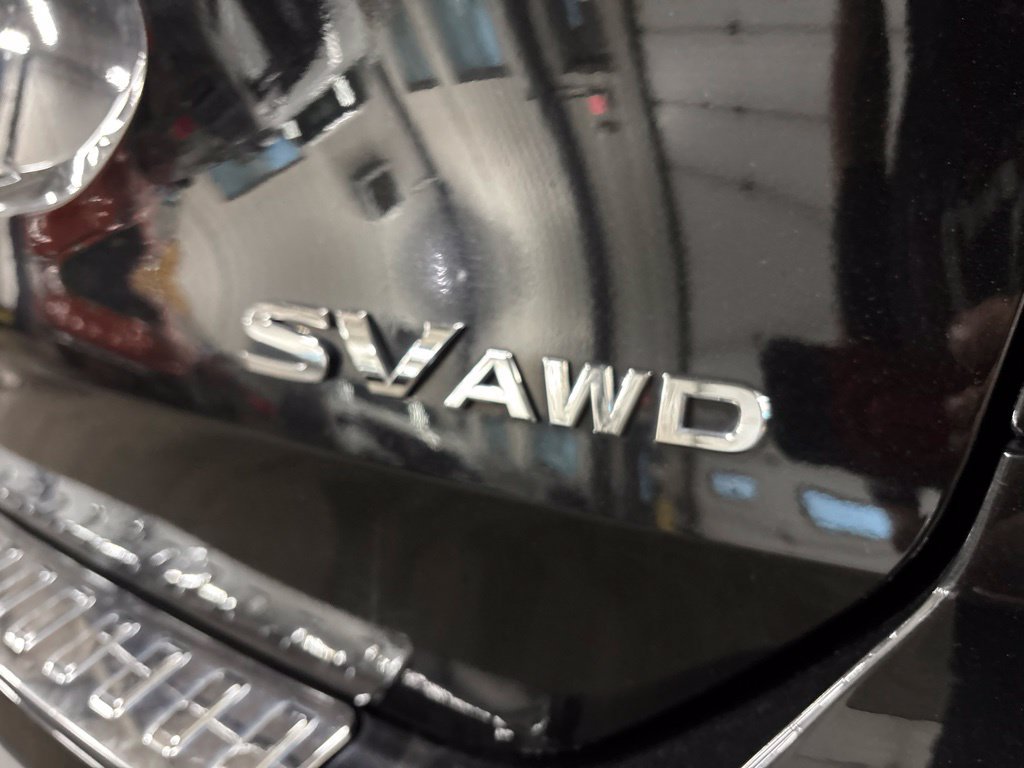 Used 2018 Nissan Rogue SV AWD/4WD image 16