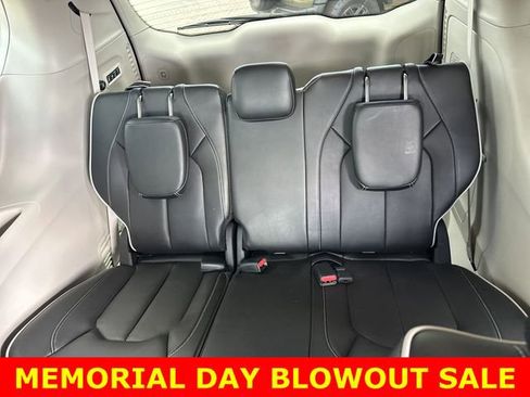 Used 2022 Chrysler Pacifica Limited w/ Uconnect Theater Family Group AWD/4WD image 14