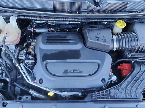 Used 2021 Chrysler Pacifica Touring-L w/ Premium & Safety Sphere Group image 18