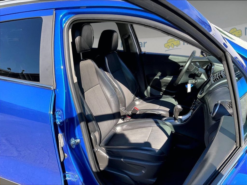 Used 2015 Chevrolet Trax LT w/ LT Plus Package AWD/4WD image 11